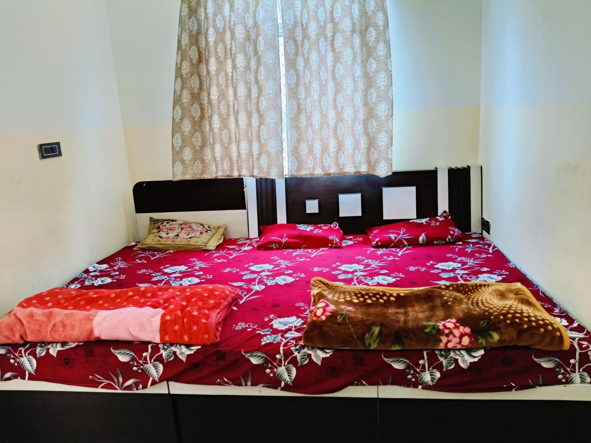 Jai Hanuman Guest House Palsana  Exterior photo