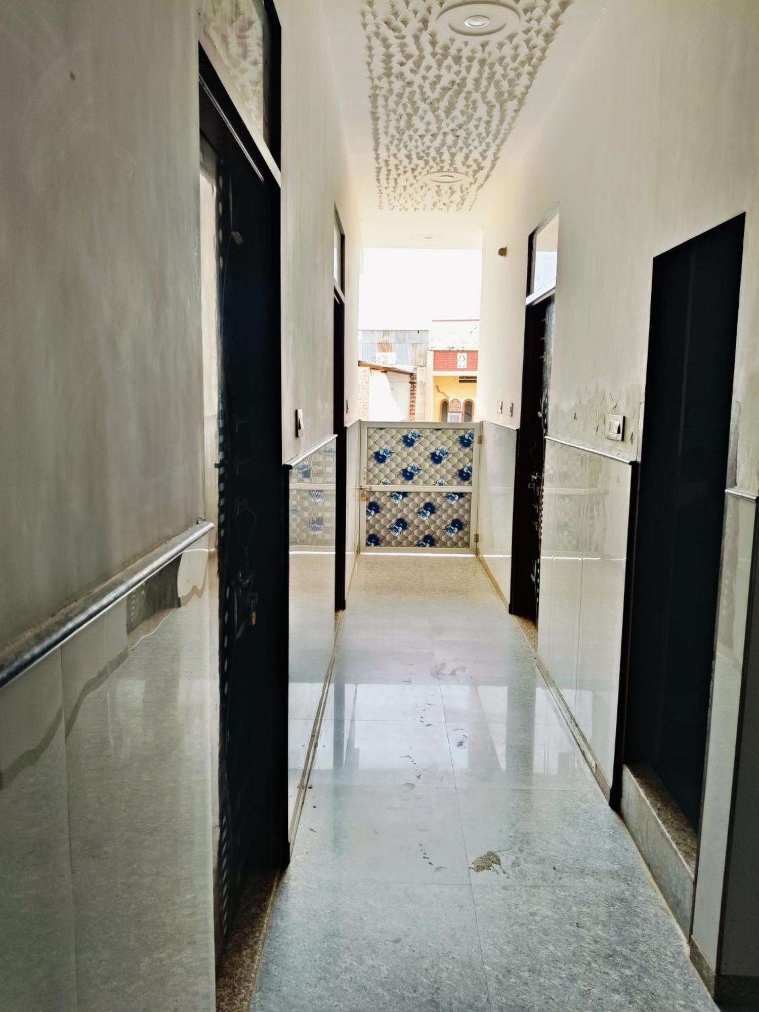 Jai Hanuman Guest House Palsana  Exterior photo