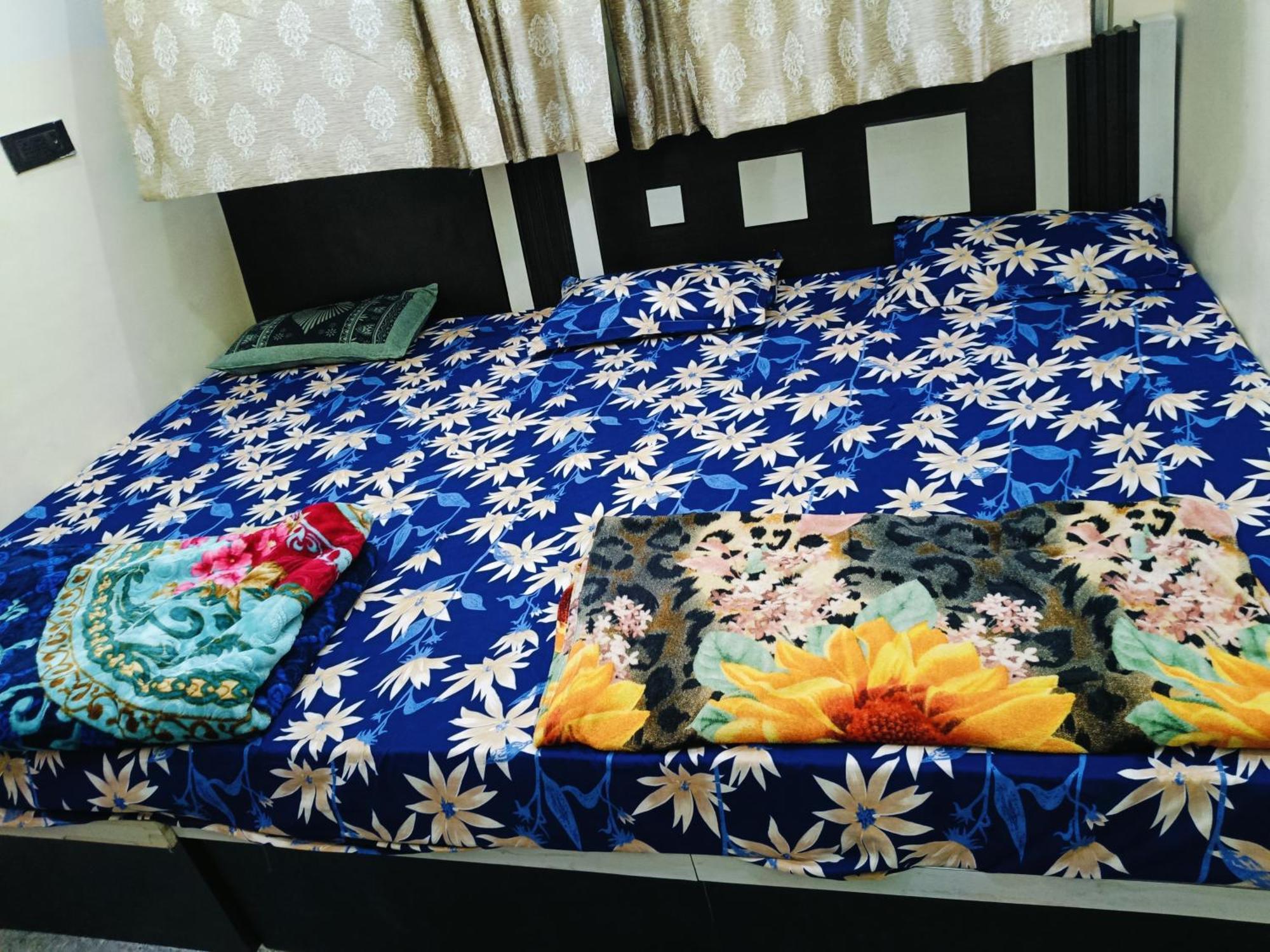 Jai Hanuman Guest House Palsana  Exterior photo