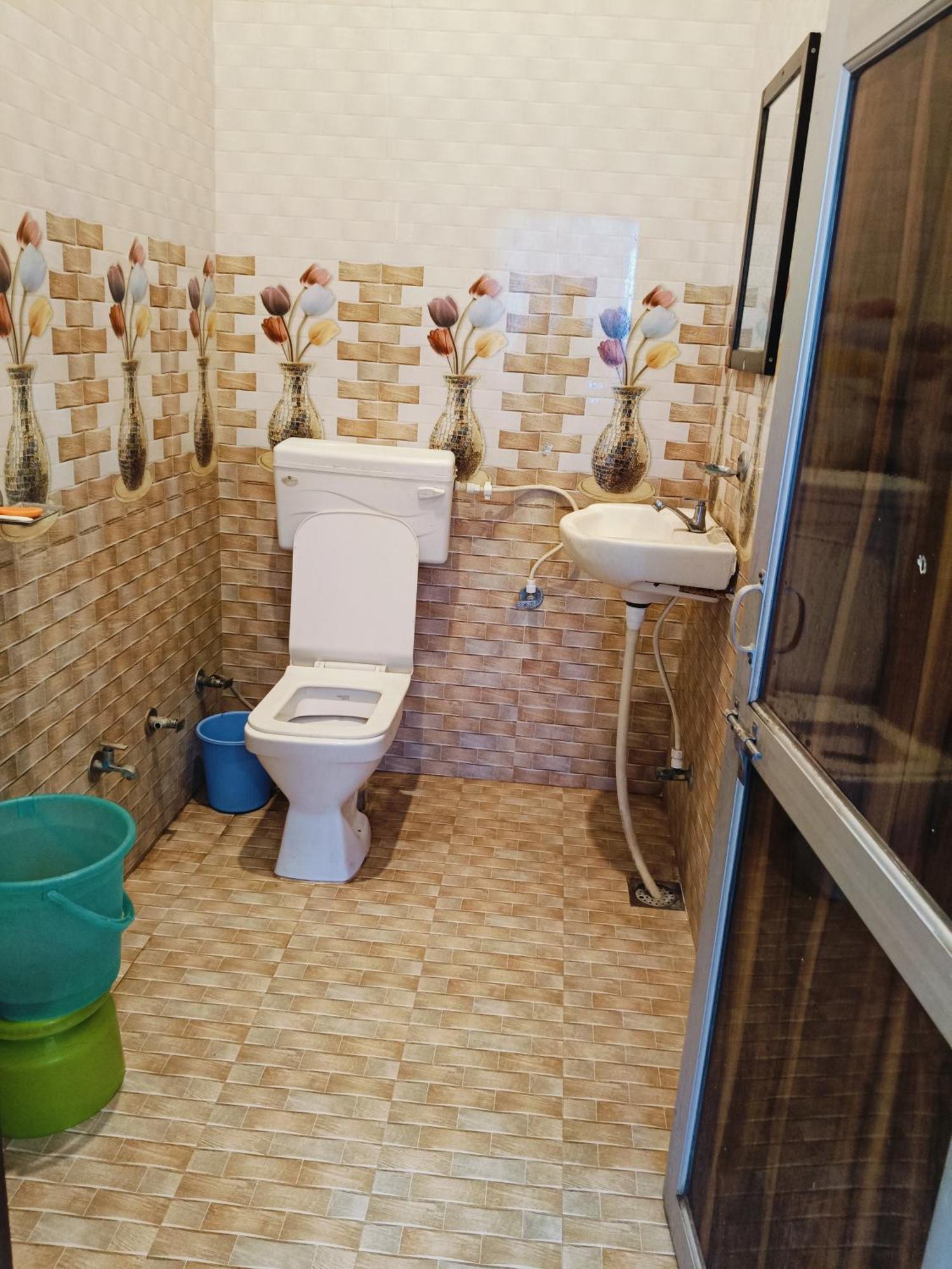 Jai Hanuman Guest House Palsana  Exterior photo