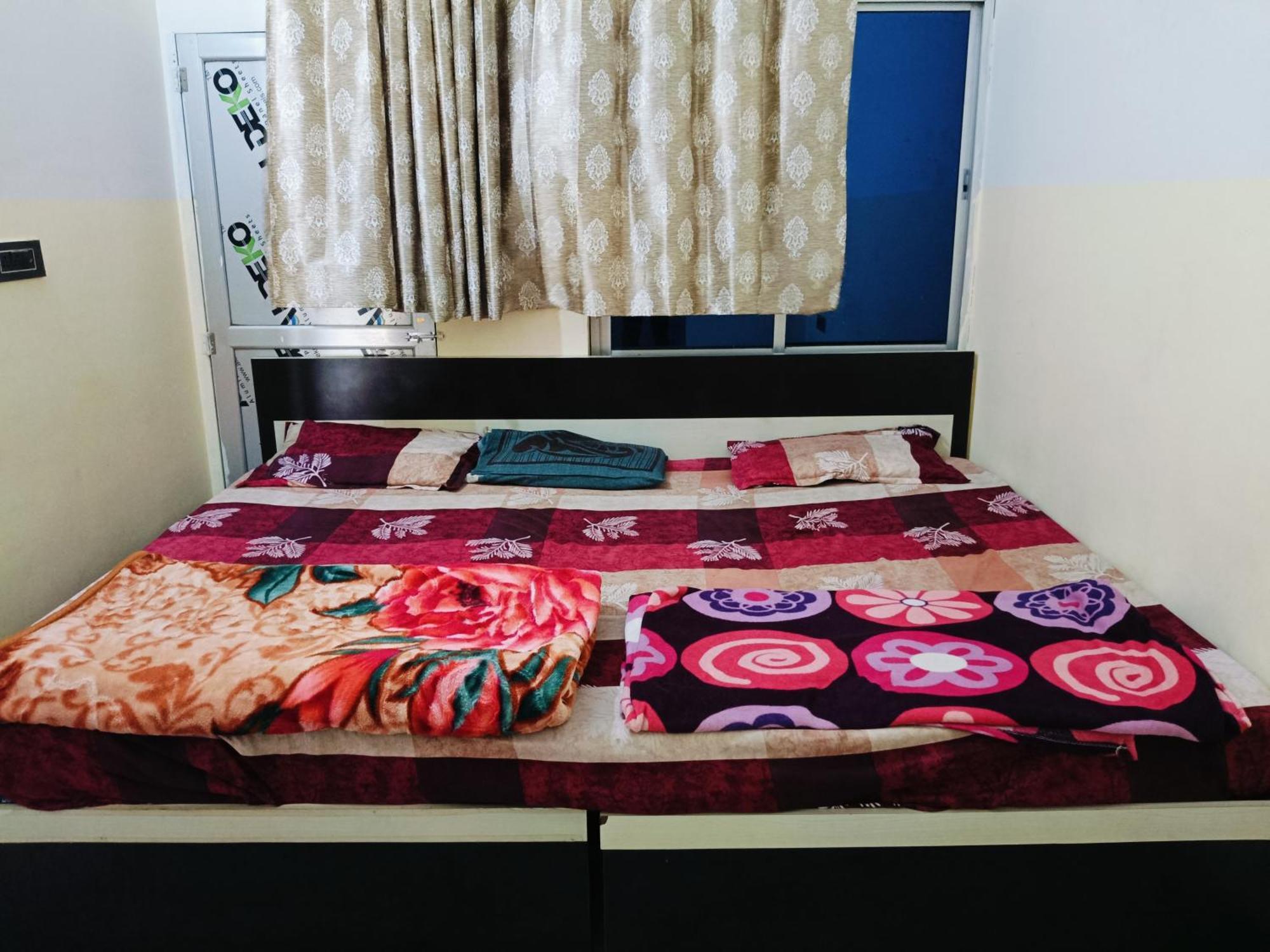 Jai Hanuman Guest House Palsana  Exterior photo