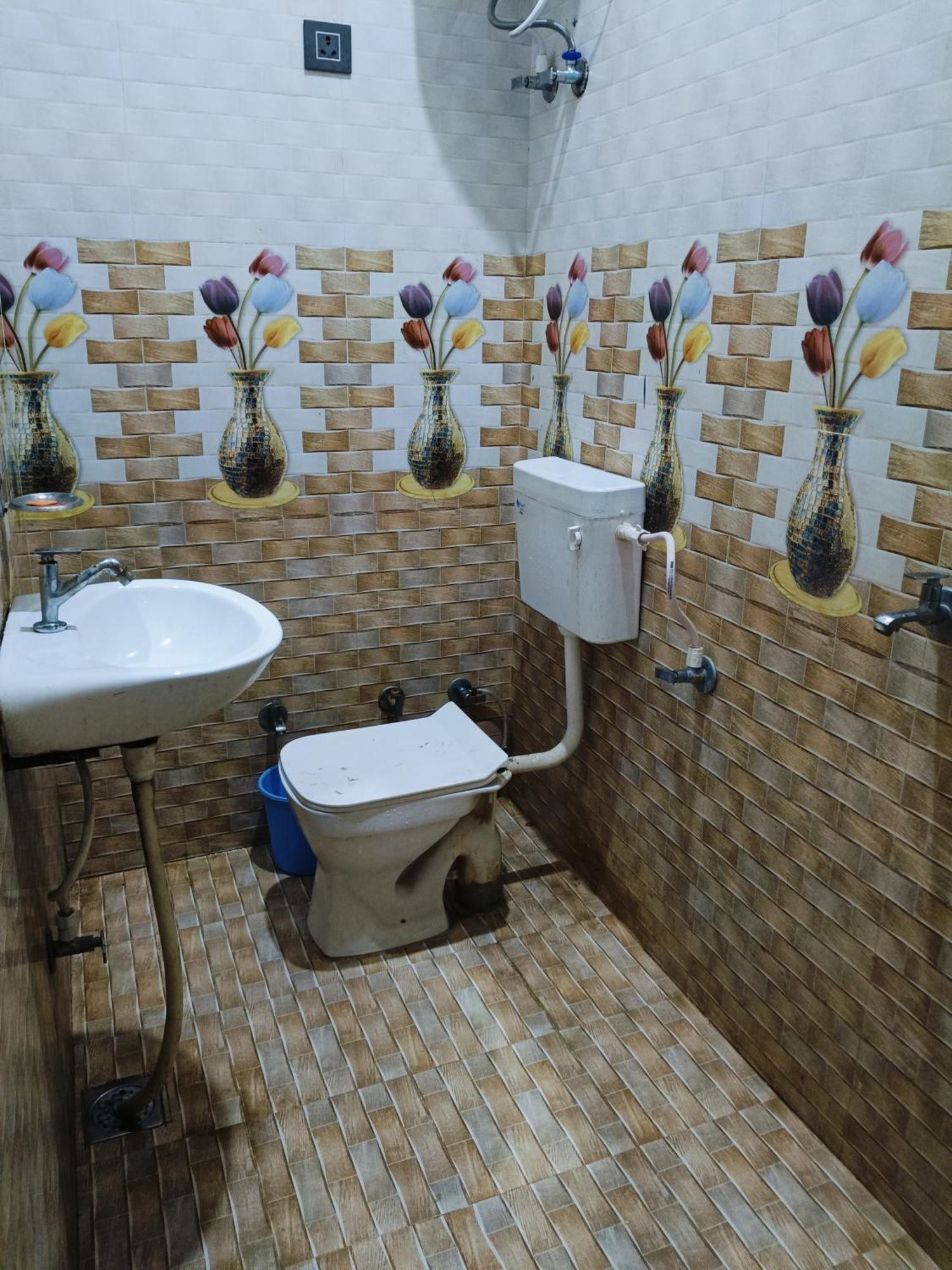 Jai Hanuman Guest House Palsana  Exterior photo